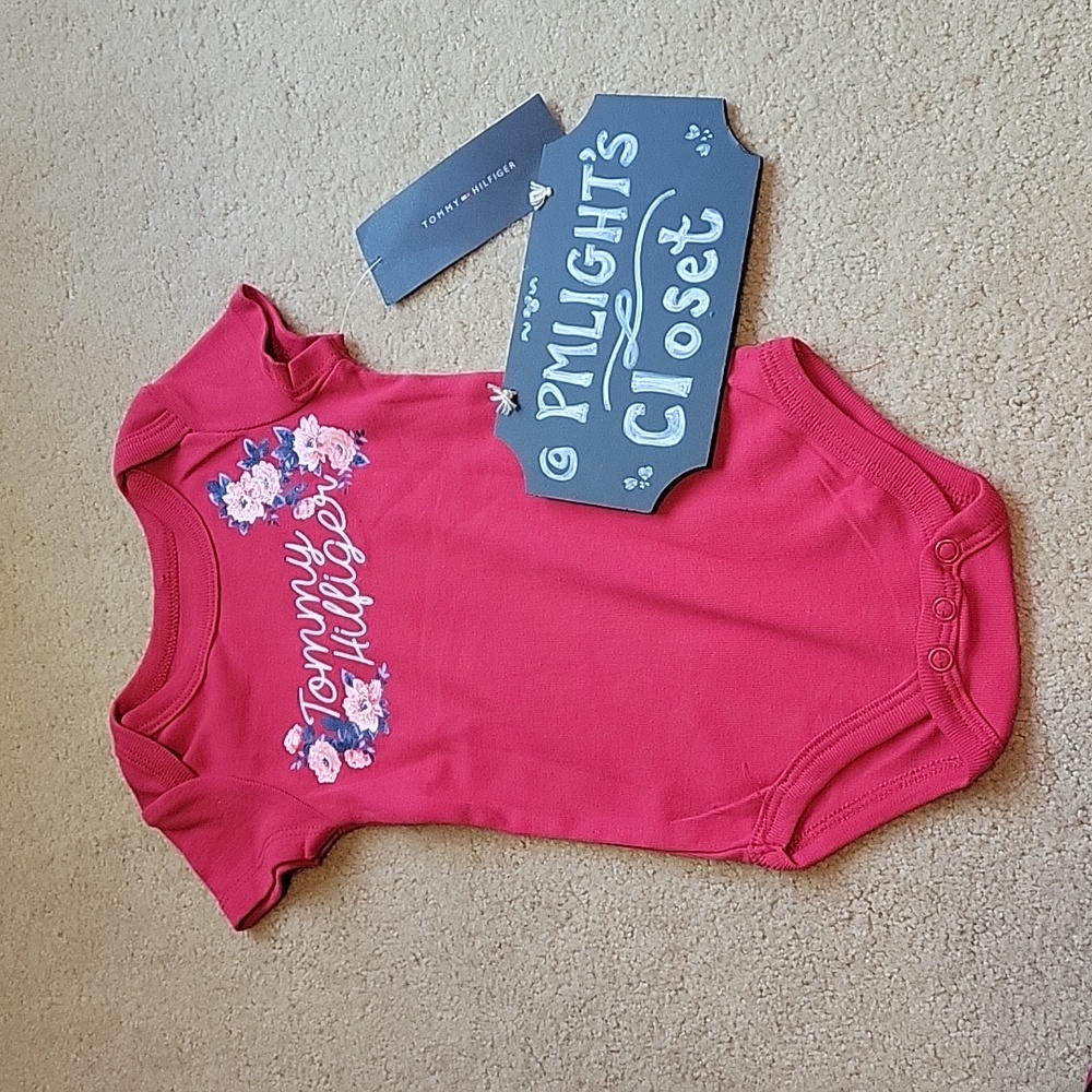 Tommy Hilfiger New Floral Onesie 6/9 Months Red Short Sleeve